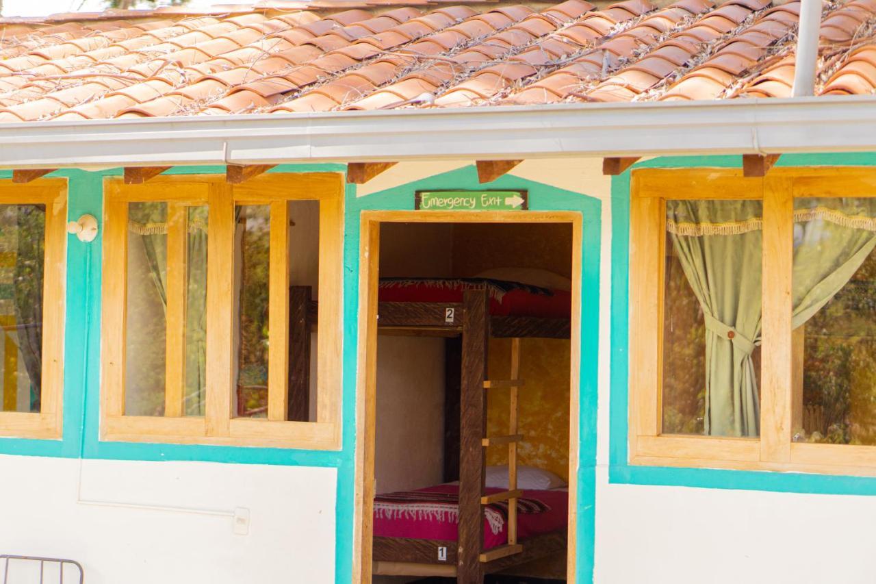 Bacoa Hostel Guatapé Buitenkant foto