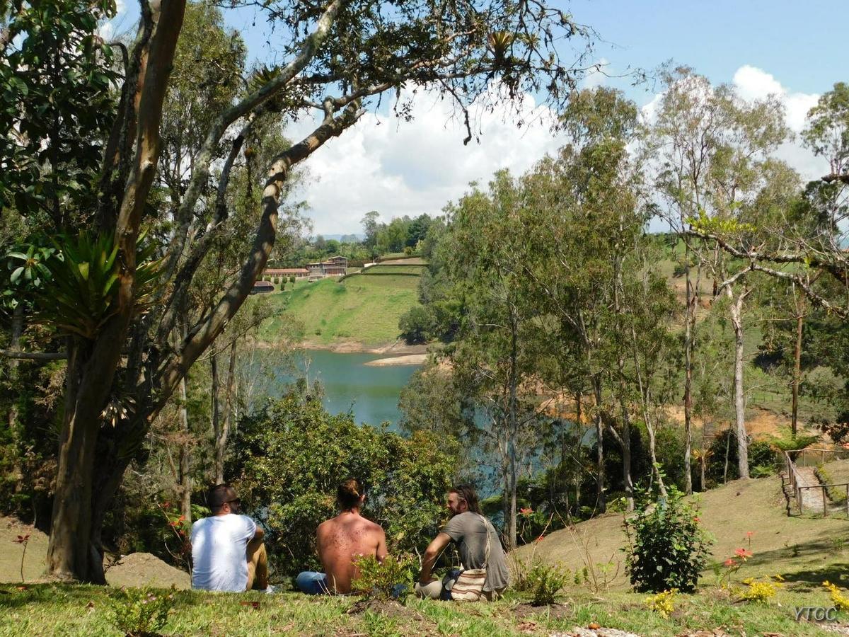 Bacoa Hostel Guatapé Buitenkant foto