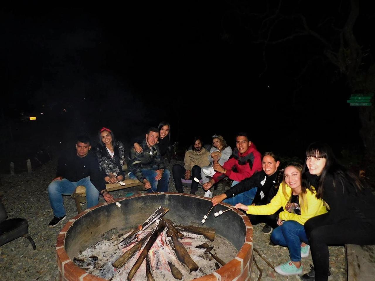 Bacoa Hostel Guatapé Buitenkant foto