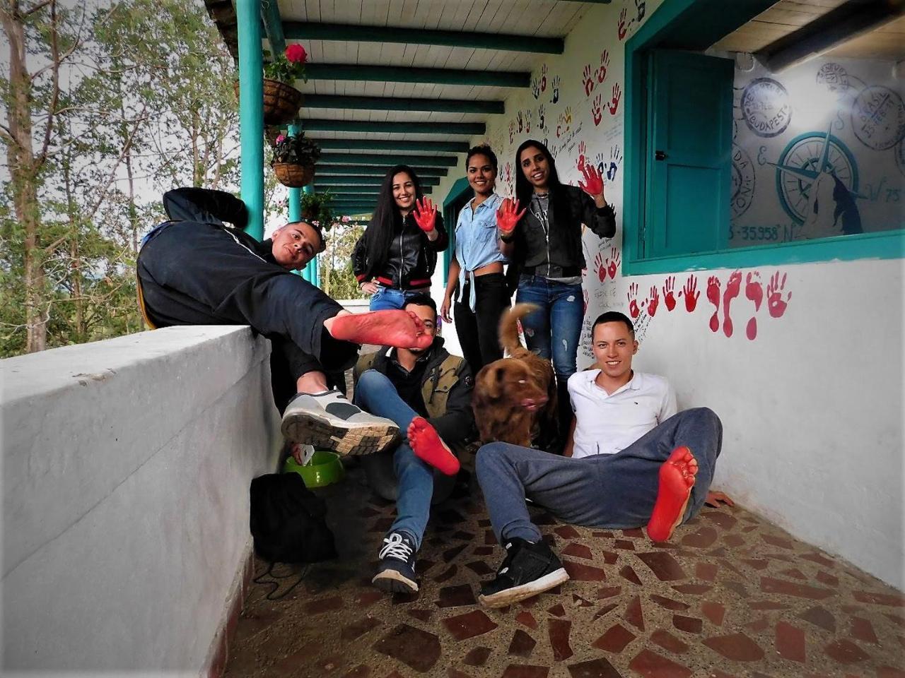 Bacoa Hostel Guatapé Buitenkant foto